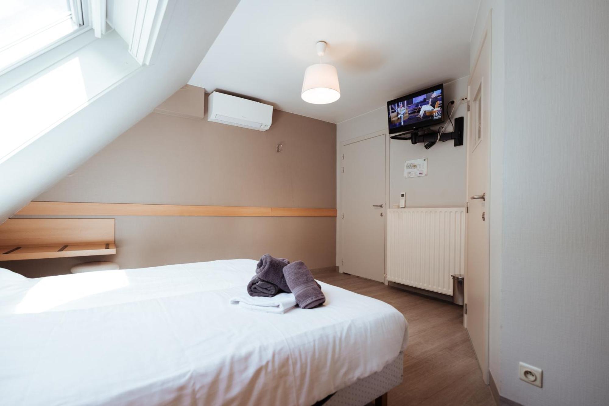 Hotel Brasserie De Beiaard Torhout Bagian luar foto