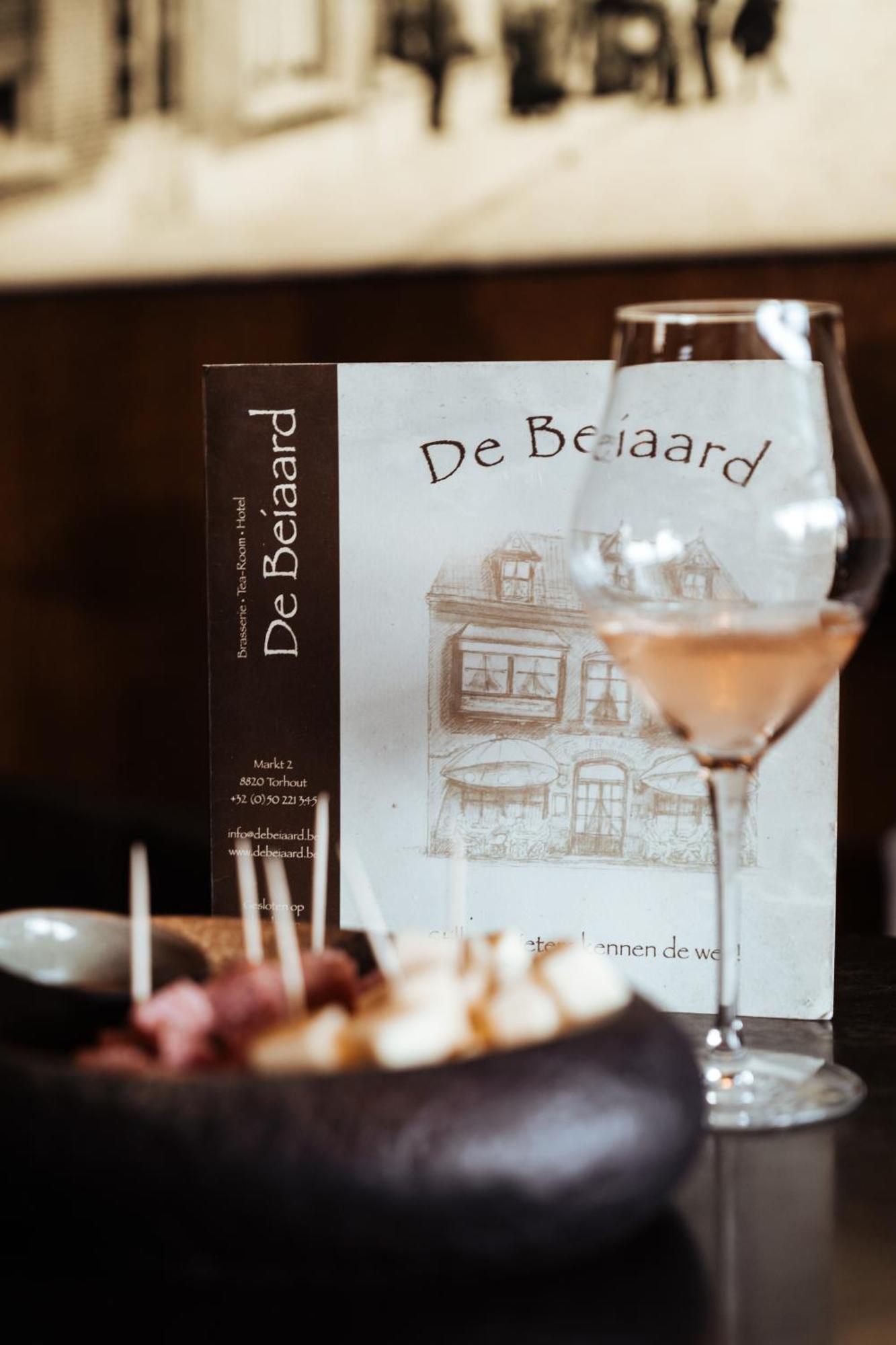 Hotel Brasserie De Beiaard Torhout Bagian luar foto