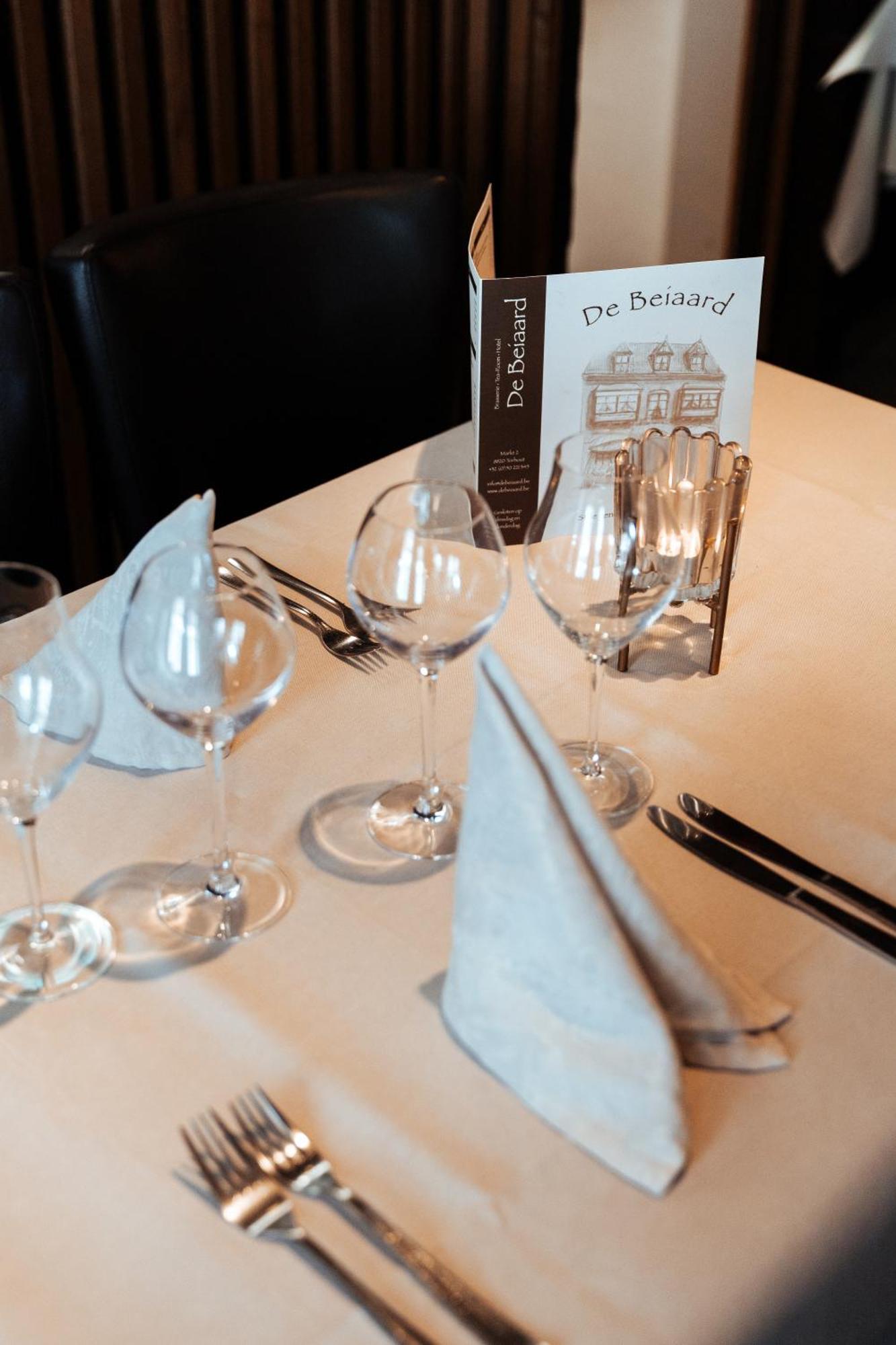 Hotel Brasserie De Beiaard Torhout Bagian luar foto