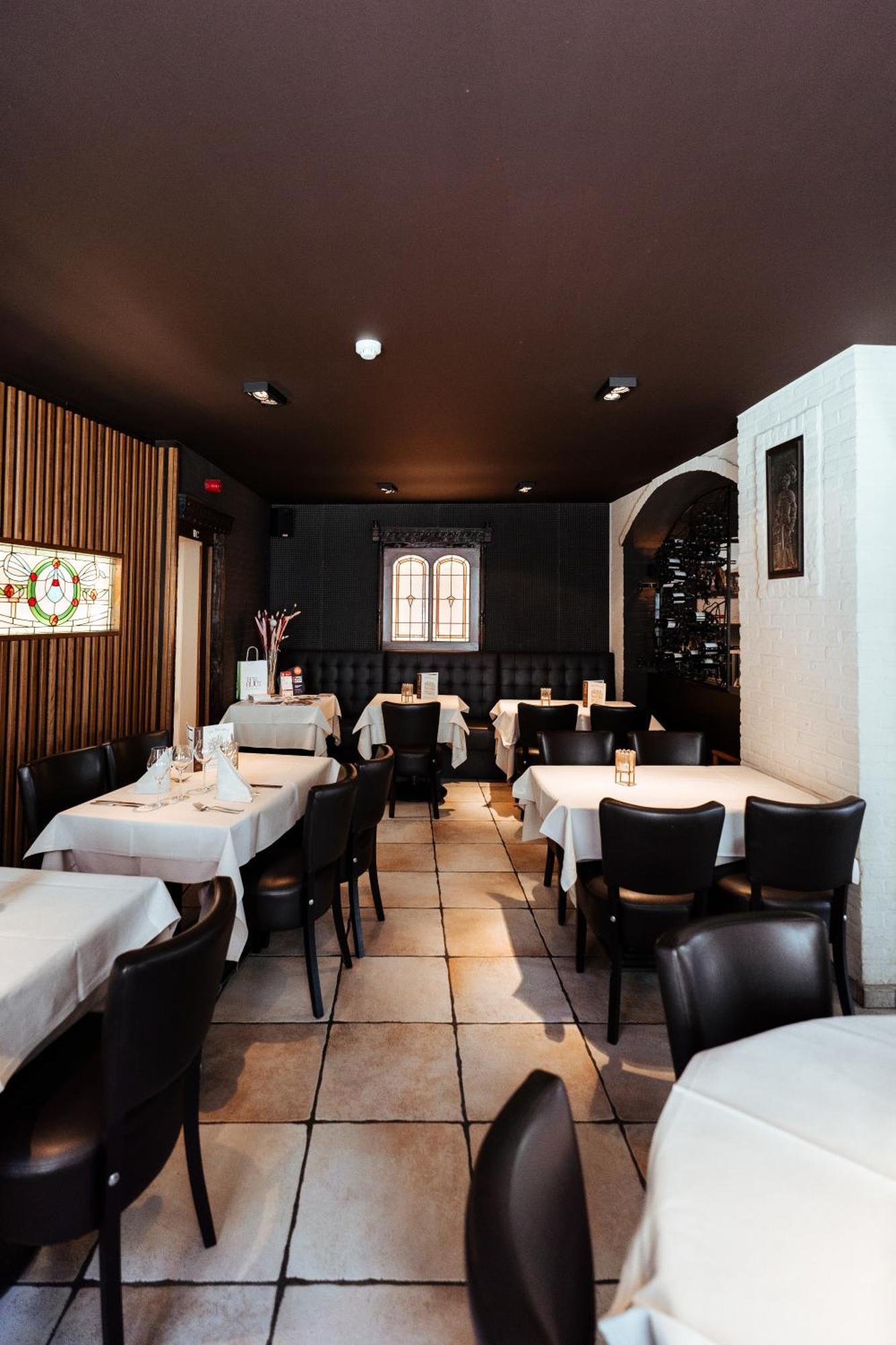 Hotel Brasserie De Beiaard Torhout Bagian luar foto