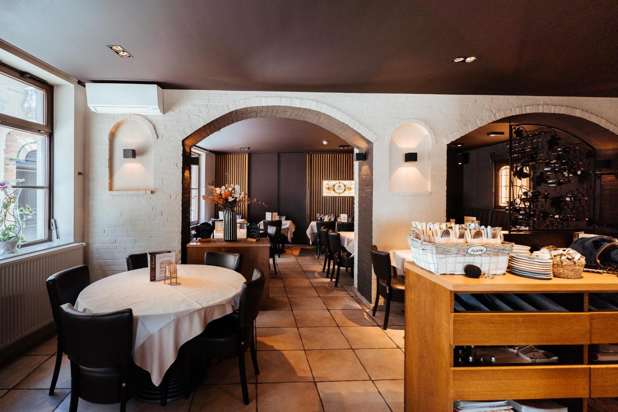 Hotel Brasserie De Beiaard Torhout Bagian luar foto