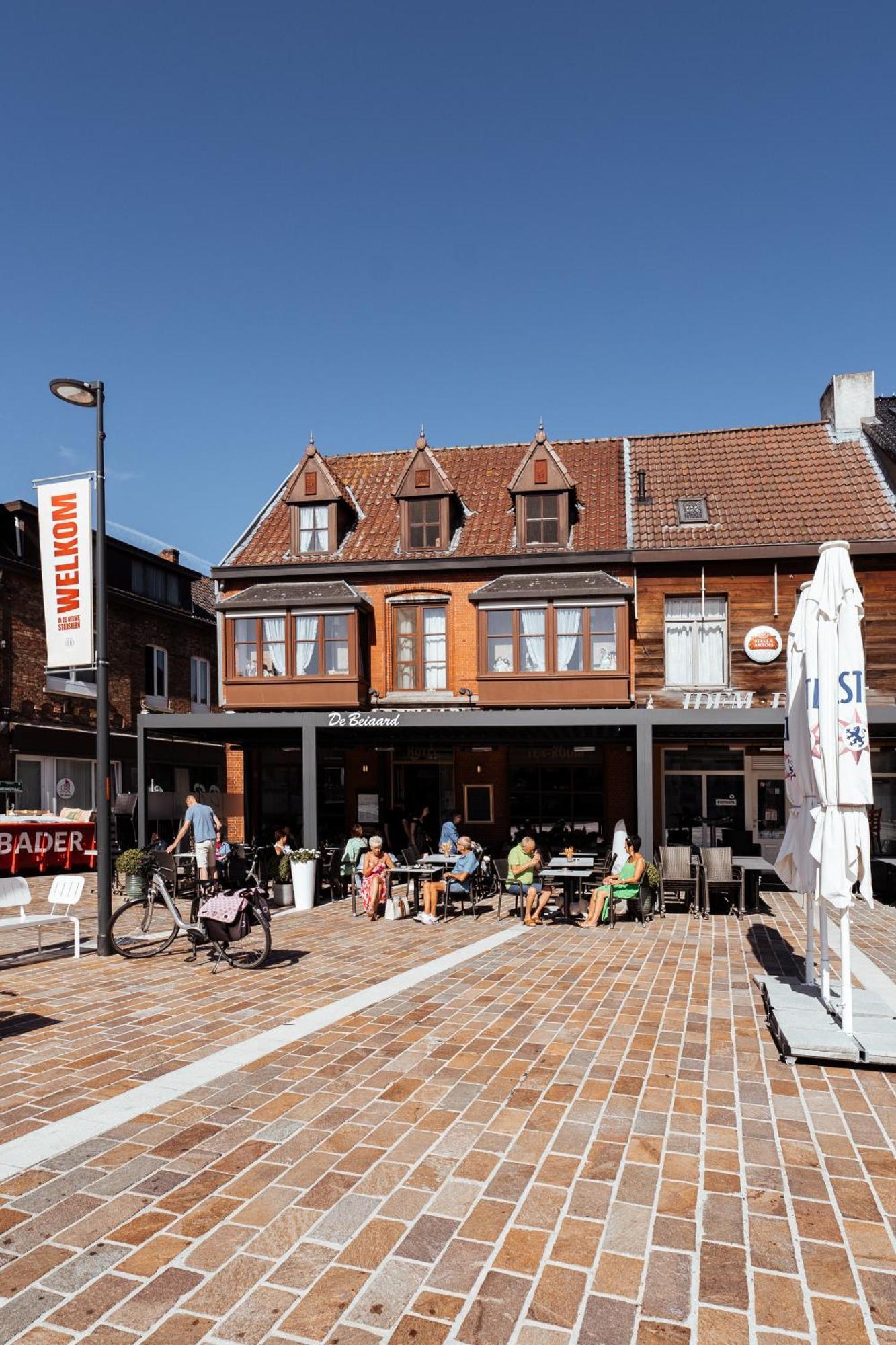 Hotel Brasserie De Beiaard Torhout Bagian luar foto